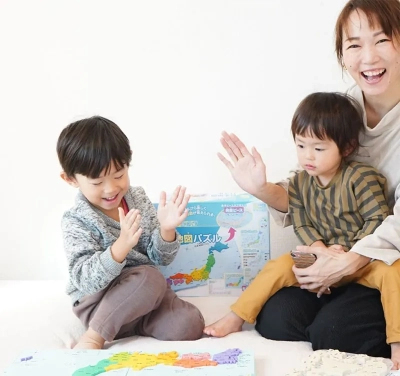 ご家族でおもちゃを楽しむ様子